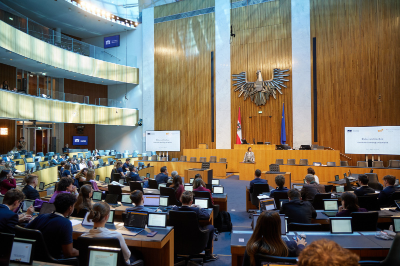 Eingangsstatements der Bereichssprecher:innen. Nationalratsabgeordnete Elisabeth Götze (GRÜNE)
