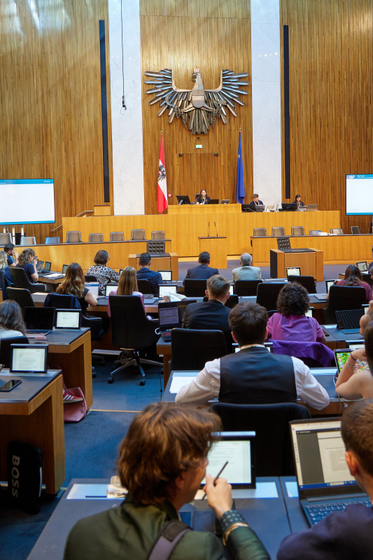 Bundesschulsprecherin Mira Langhammer am Präsidium