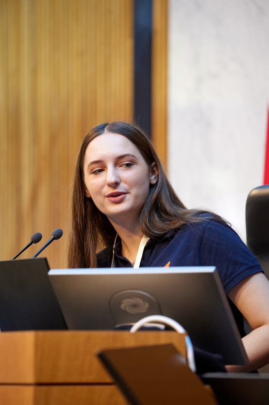 Bundesschulsprecherin Mira Langhammer am Präsidium