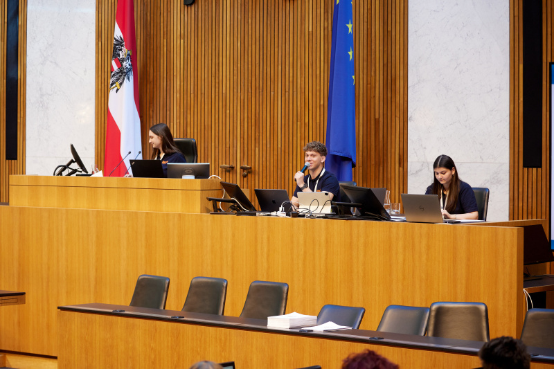 Bundesschulsprecherin Mira Langhammer am Präsidium