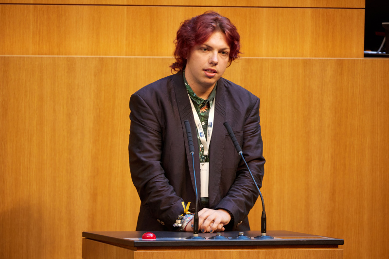 Delegierte am Redner:innenpult