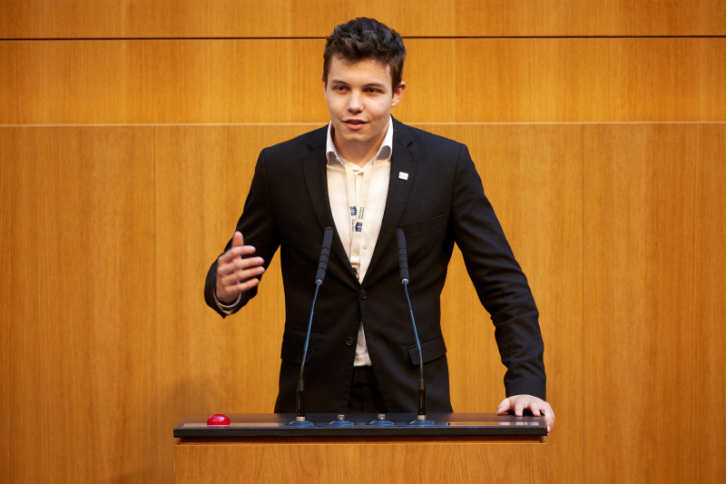 Delegierte am Redner:innenpult