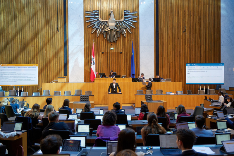 Delegierte am Redner:innenpult