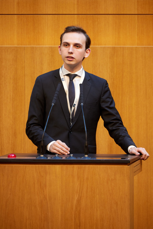 Delegierte am Redner:innenpult