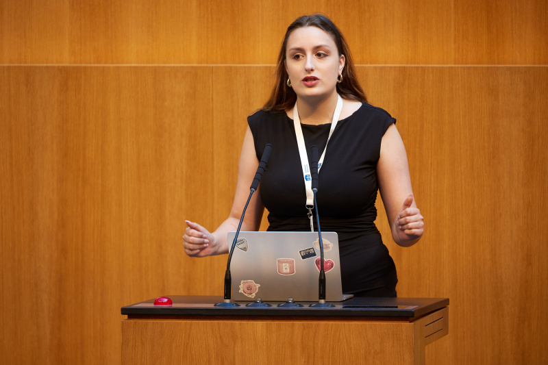 Delegierte am Redner:innenpult