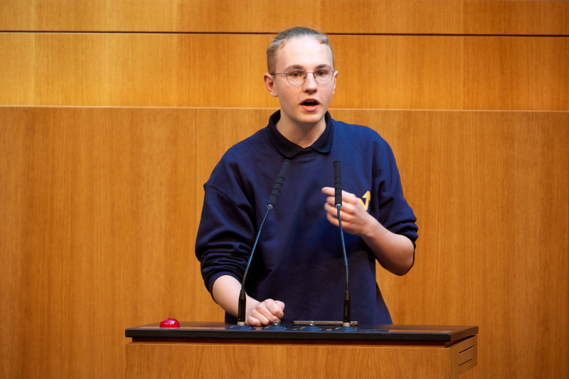 Delegierte am Redner:innenpult