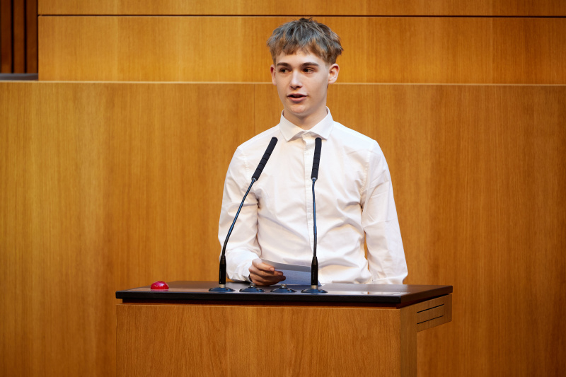 Delegierte am Redner:innenpult