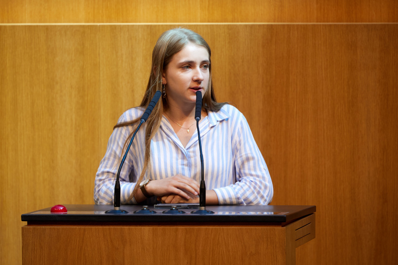 Delegierte am Redner:innenpult