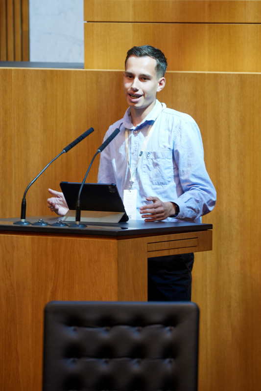 Delegierte am Redner:innenpult