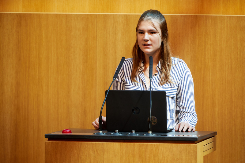 Delegierte am Redner:innenpult