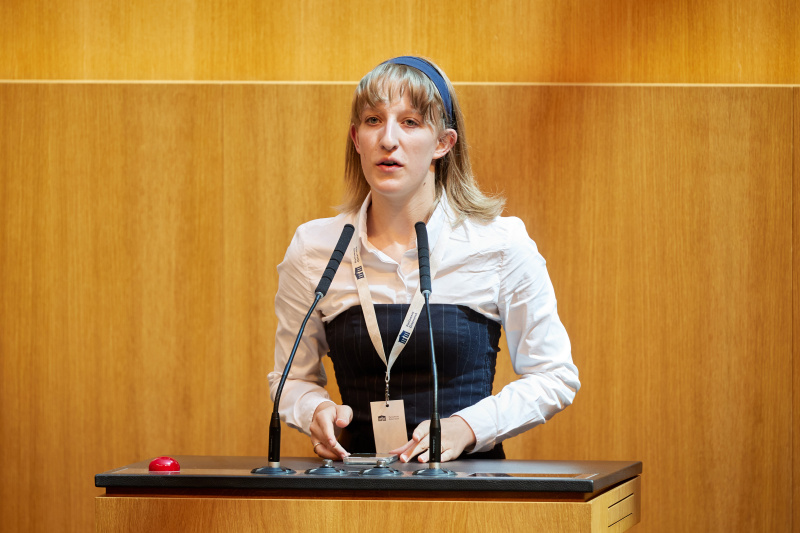 Delegierte am Redner:innenpult