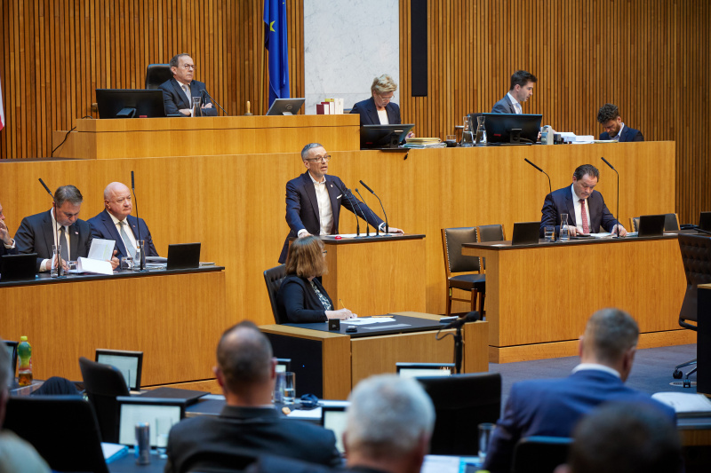 Am Redner:innenpult: Klubobmann Herbert Kickl (FPÖ)