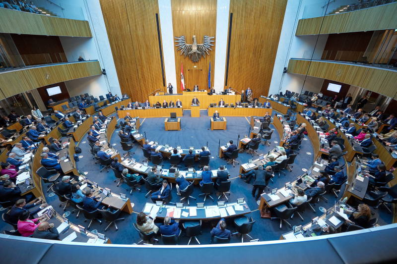 Am Redner:innenpult: Klubvorsitzender Philip Kucher (SPÖ)