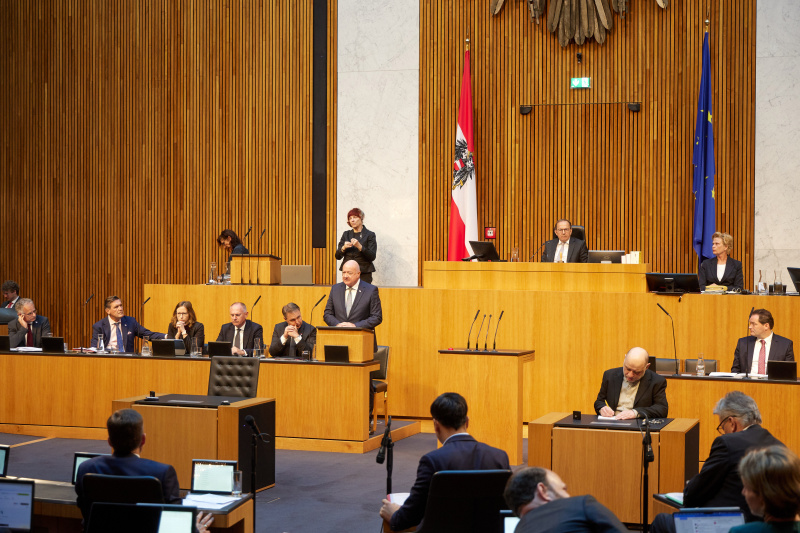 Regierungsbank. Stellungnahme Bundeskanzler Christian Stocker (ÖVP)