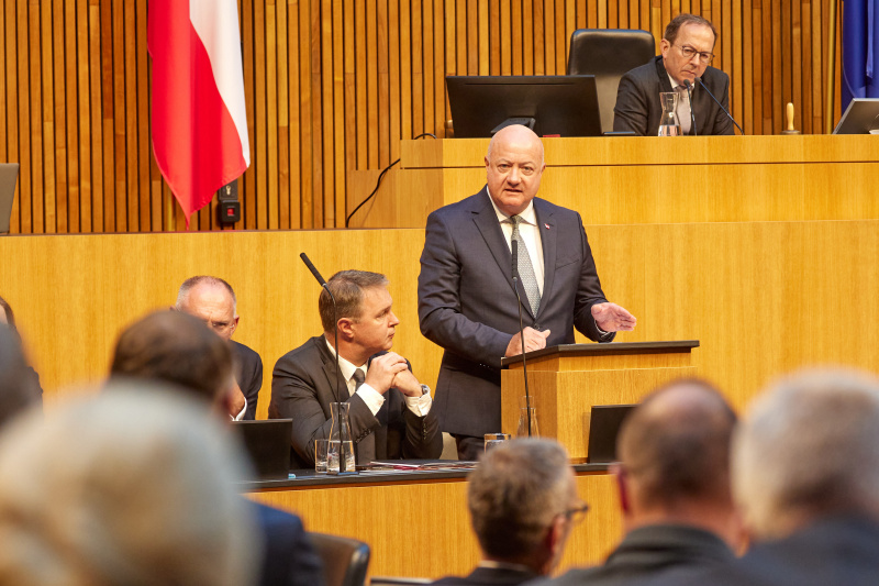 Regierungsbank. Stellungnahme Bundeskanzler Christian Stocker (ÖVP)