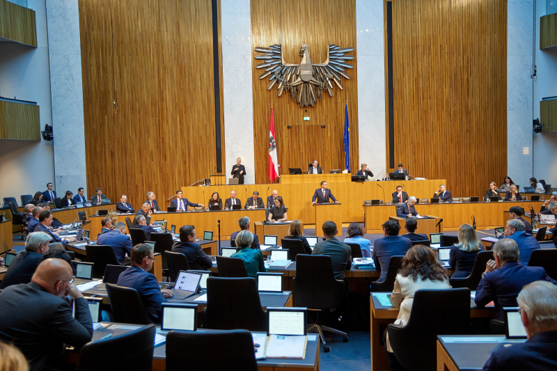 Am Redner:innenpult: Klubobmann August Wöginger (ÖVP)