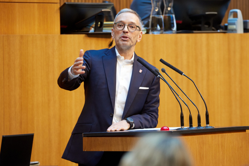 Am Redner:innenpult: Klubobmann Herbert Kickl (FPÖ)