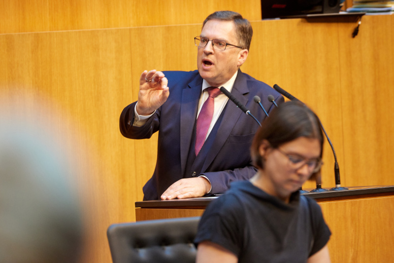 Am Redner:innenpult: Klubobmann August Wöginger (ÖVP)