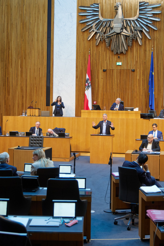 Am Redner:innenpult: Nationalratsabgeordneter Andreas Hanger (ÖVP)