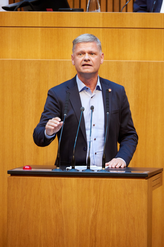 Am Redner:innenpult: Nationalratsabgeordneter Andreas Hanger (ÖVP)