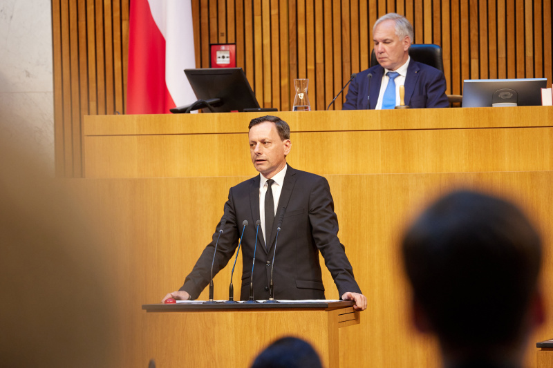 Am Redner:innenpult: Nationalratsabgeordneter Ernst Gödl (ÖVP)