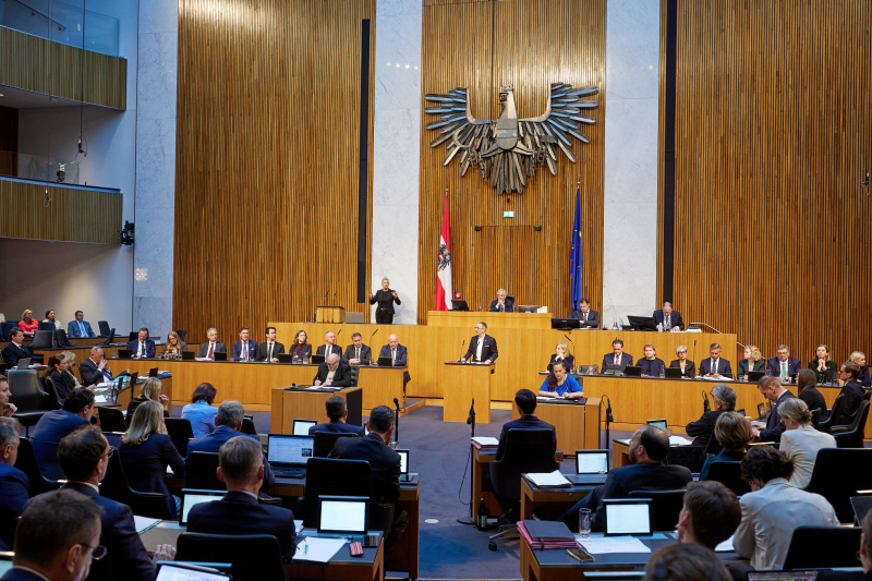 Am Redner:innenpult: Klubobmann Herbert Kickl (FPÖ)