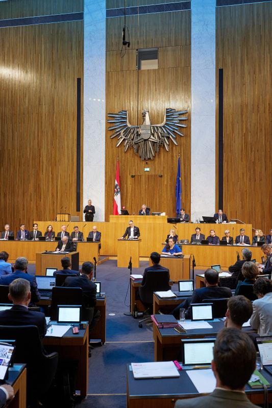 Am Redner:innenpult: Klubobmann Herbert Kickl (FPÖ)