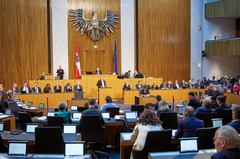 Am Redner:innenpult: Klubobmann Werner Kogler (GRÜNE)