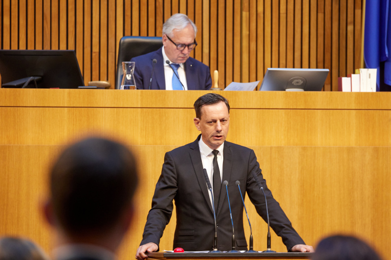 Am Redner:innenpult: Nationalratsabgeordneter Ernst Gödl (ÖVP)