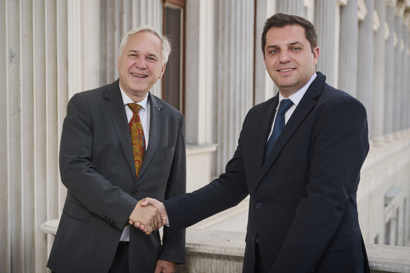 Nationalratspräsident Walter Rosenkranz (FPÖ) mit Stipendiaten des Westbalkan Stipendienprogramms des Österreichischen Parlaments