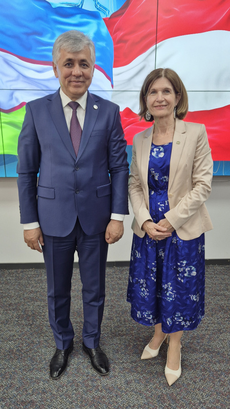 Bundesratspräsidentin Andrea Eder-Gitschthaler (ÖVP) und Rektor der Universität Bakhadir Mirzaev