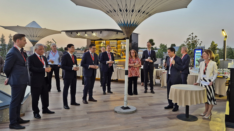 Bundesratspräsidentin Andrea Eder-Gitschthaler (ÖVP) (rechts)