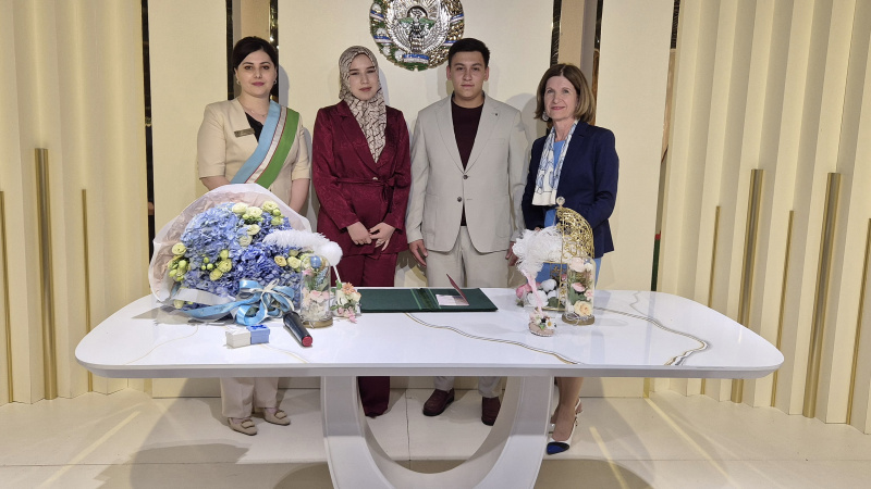 Bundesratspräsidentin Andrea Eder-Gitschthaler (ÖVP) (rechts)