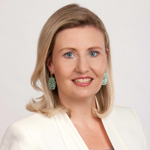 Portrait of MMag. Dr. Susanne Raab