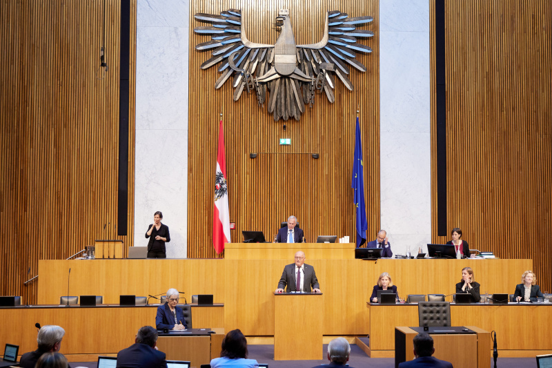 Am Redner:innenpult: Nationalratsabgeordneter Laurenz Pöttinger (ÖVP)