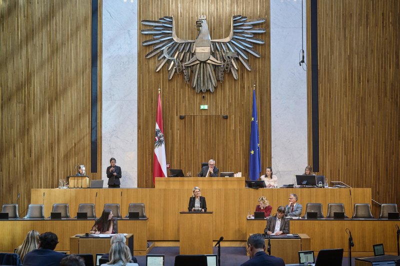 Am Redner:innenpult: Nationalratsabgeordnete Ricarda Berger (FPÖ)