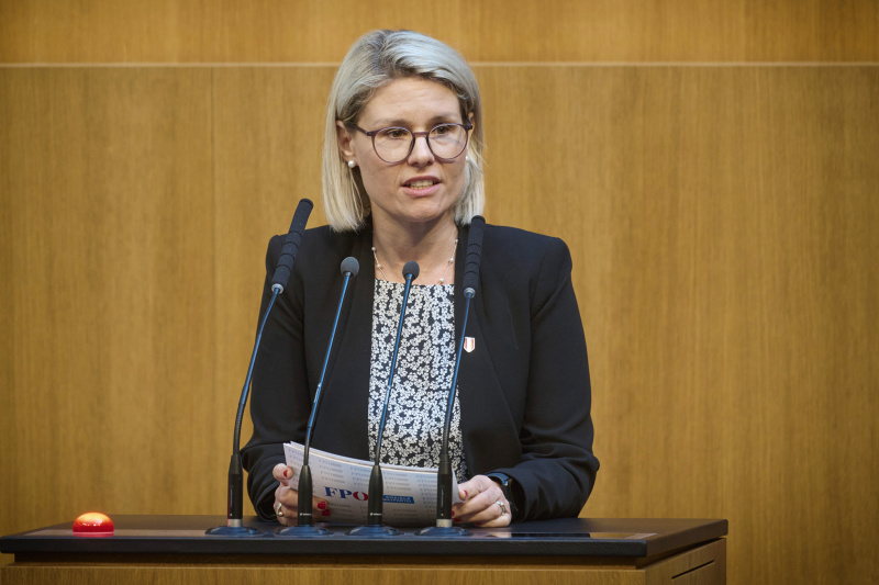 Am Redner:innenpult: Nationalratsabgeordnete Ricarda Berger (FPÖ)