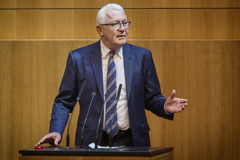 Am Redner:innenpult: Nationalratsabgeordneter Martin Graf (FPÖ)