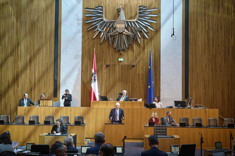 Am Redner:innenpult: Nationalratsabgeordneter Martin Graf (FPÖ)