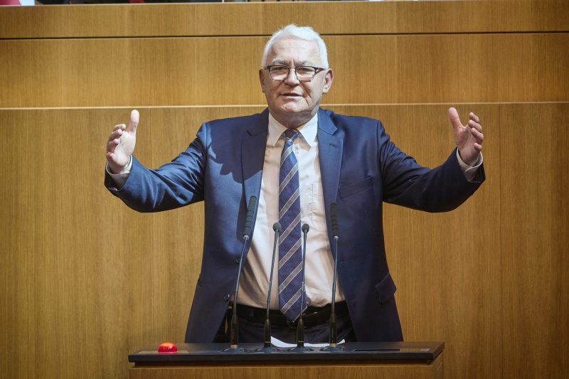 Am Redner:innenpult: Nationalratsabgeordneter Martin Graf (FPÖ)