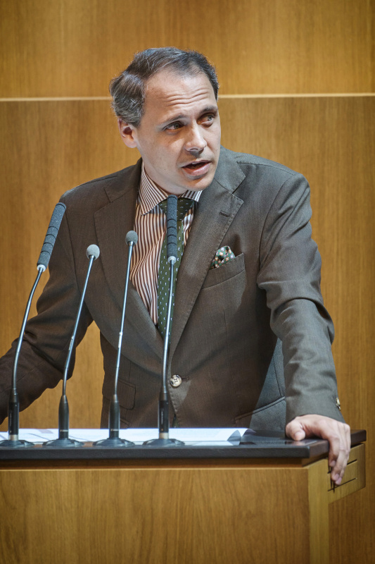 Am Redner:innenpult: Nationalratsabgeordneter Jakob Grüner (ÖVP)