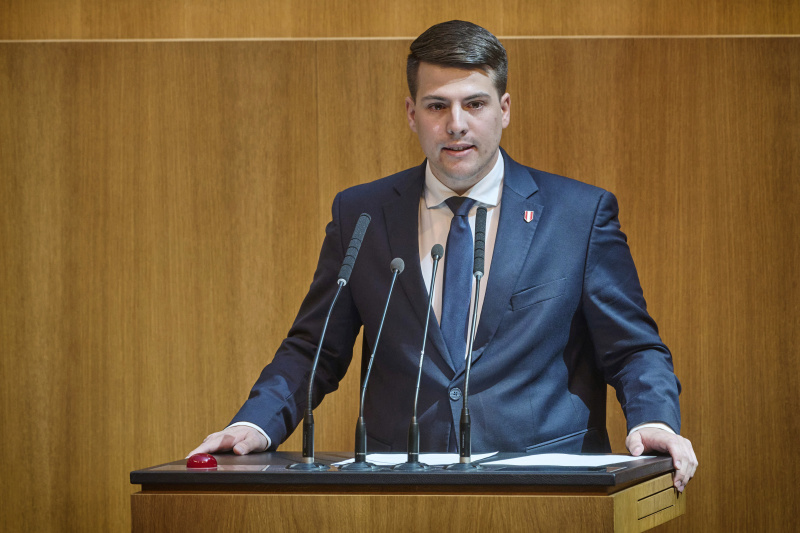 Am Redner:innenpult: Nationalratsabgeordneter Manuel Litzke (FPÖ)