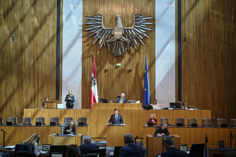 Am Redner:innenpult: Nationalratsabgeordneter Manuel Litzke (FPÖ)