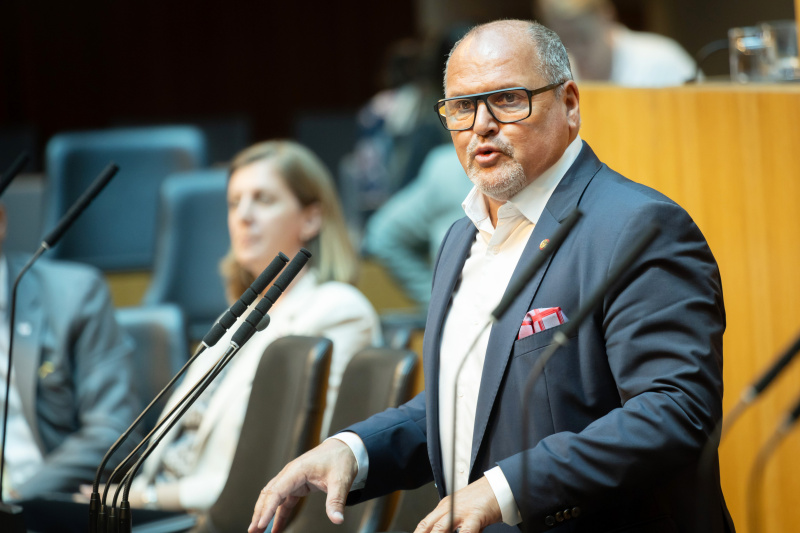 Am Redner:innenpult Nationalratsabgeordneter Alois Schroll (SPÖ)