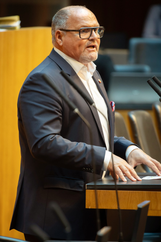 Am Redner:innenpult Nationalratsabgeordneter Alois Schroll (SPÖ)