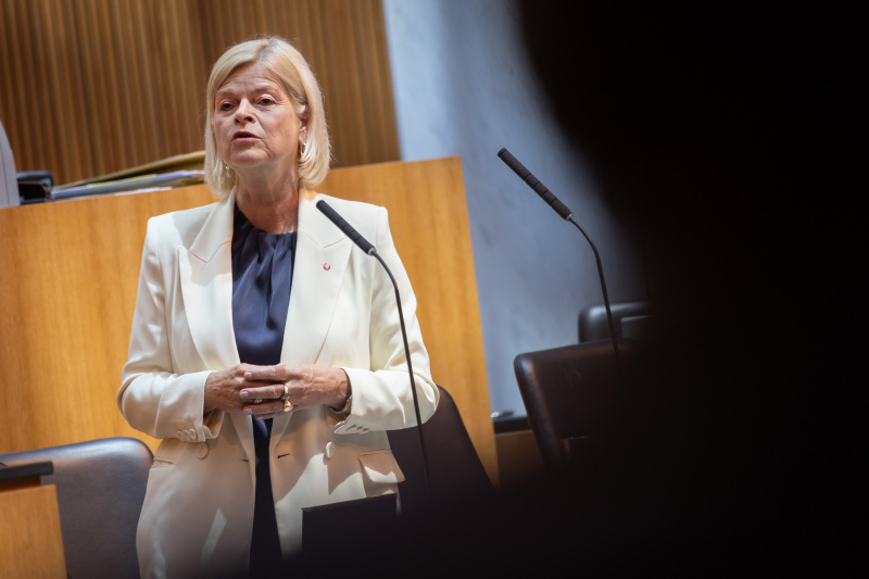 Auf der Regierungsbank Verteidigungsministerin Klaudia Tanner (ÖVP)