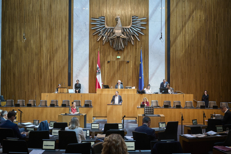 Am Redner:innenpult: Nationalratsabgeordneter Roland Baumann (SPÖ)