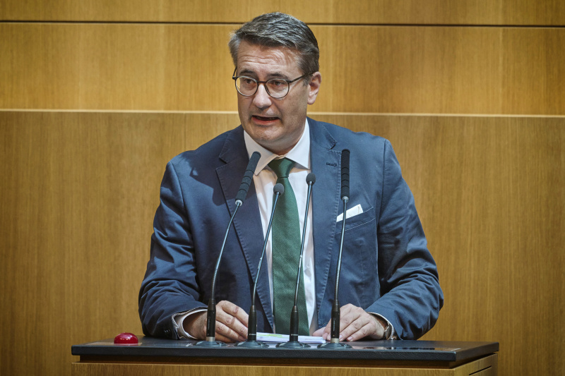 Am Redner:innenpult: Nationalratsabgeordneter Christian Schandor (FPÖ)