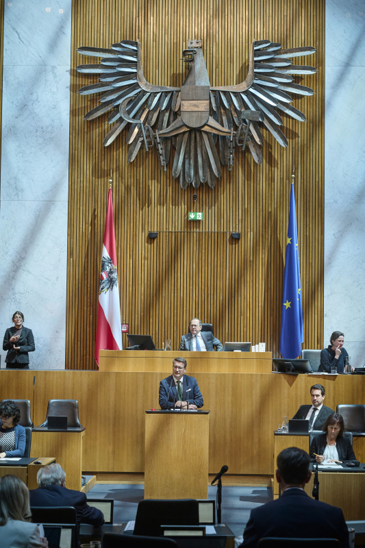 Am Redner:innenpult: Nationalratsabgeordneter Christian Schandor (FPÖ)