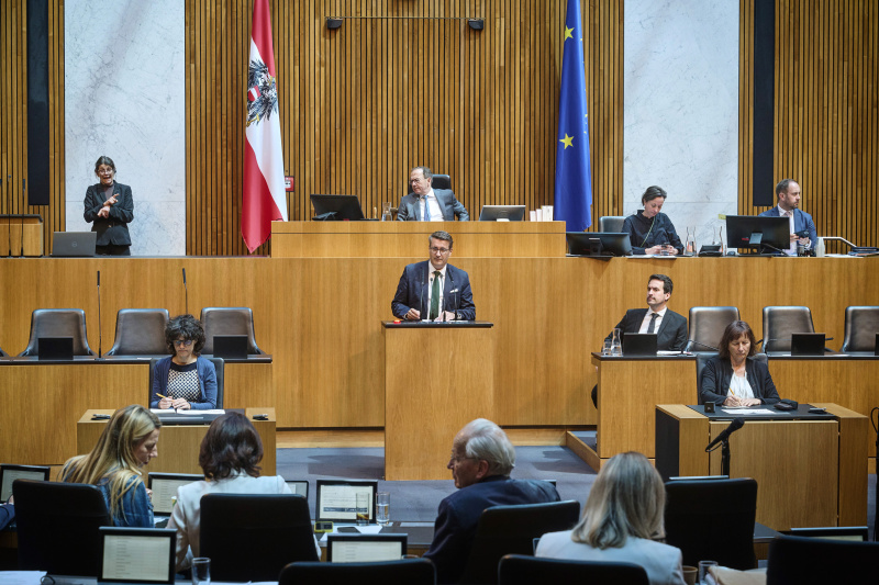 Am Redner:innenpult: Nationalratsabgeordneter Christian Schandor (FPÖ)